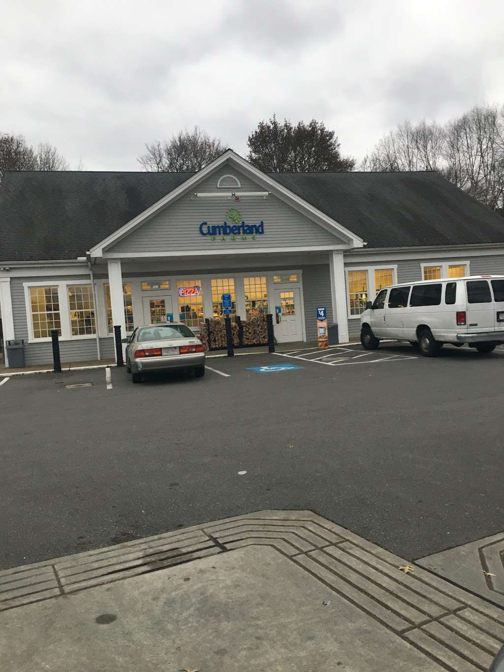 Cumberland Farms | 560 Main St, Medfield, MA 02052 | Phone: (508) 359-6991