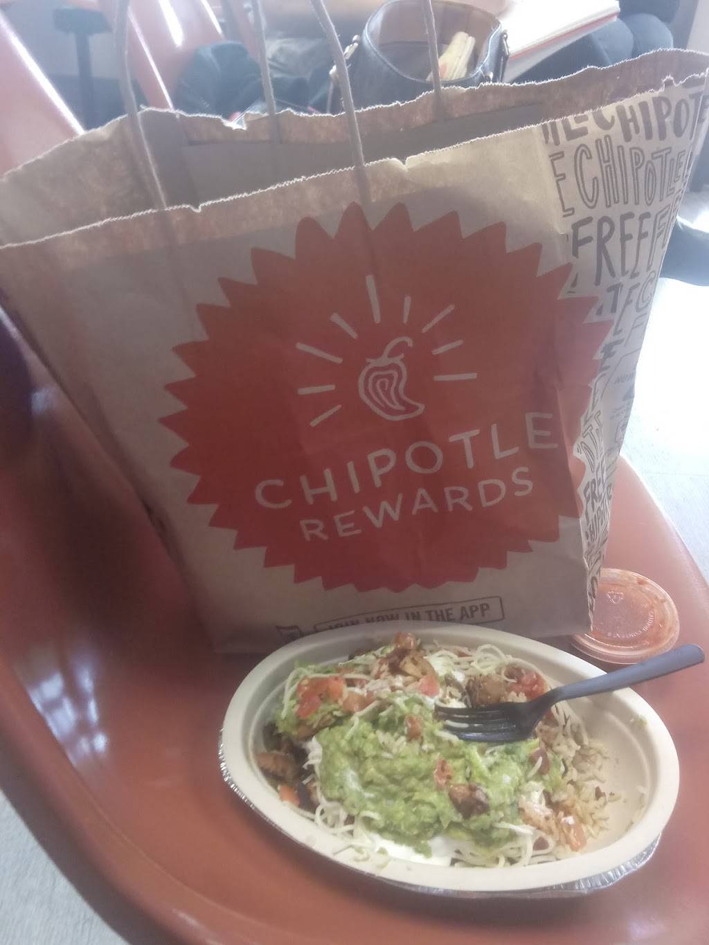 Chipotle Mexican Grill | 4782 W Broad St, Columbus, OH 43228, USA | Phone: (614) 335-4705