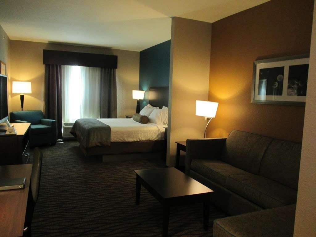 Best Western Plus Hiawatha Hotel | 119 E Lodge Rd, Hiawatha, KS 66434 | Phone: (785) 740-7000