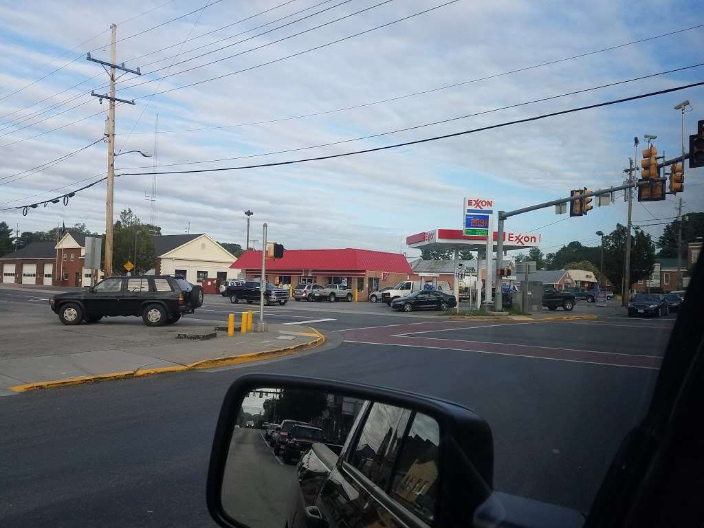 Exxon | 1 S Buckmarsh St, Berryville, VA 22611, USA | Phone: (540) 955-2279