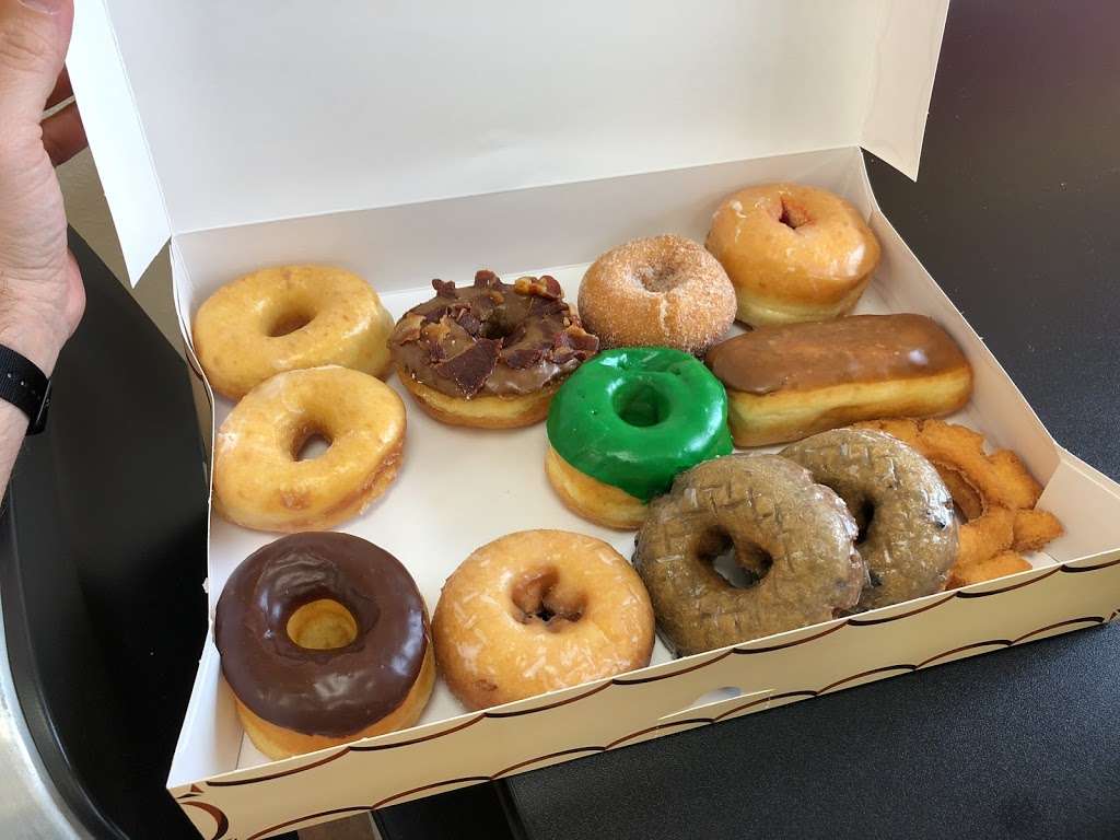 Malenee Donuts | 1422 N Loop 336 W Ste A, Conroe, TX 77304, USA | Phone: (936) 494-3212