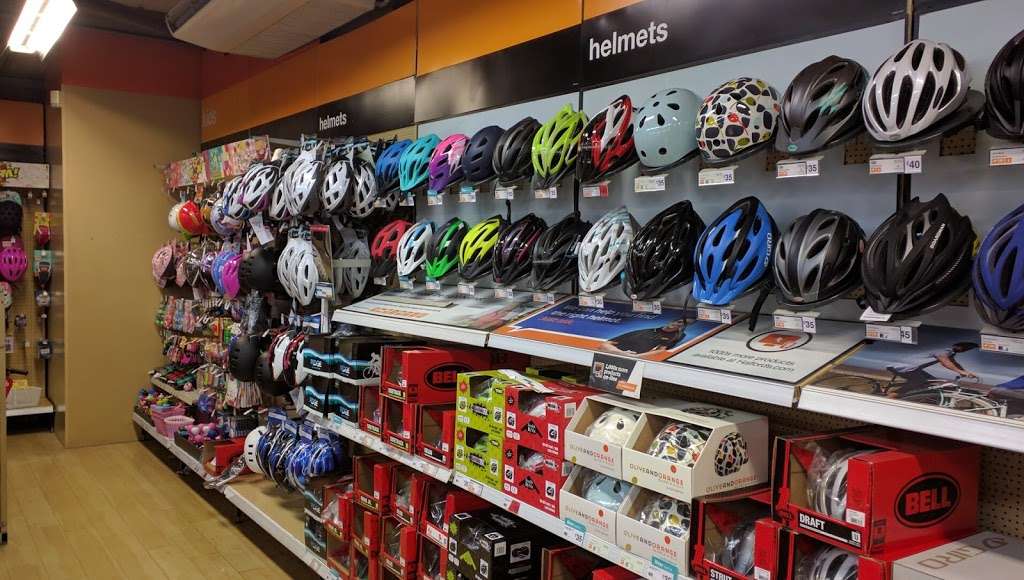 Halfords | 2, 2 Heath Ln, Dartford DA1 2QA, UK | Phone: 01322 277515