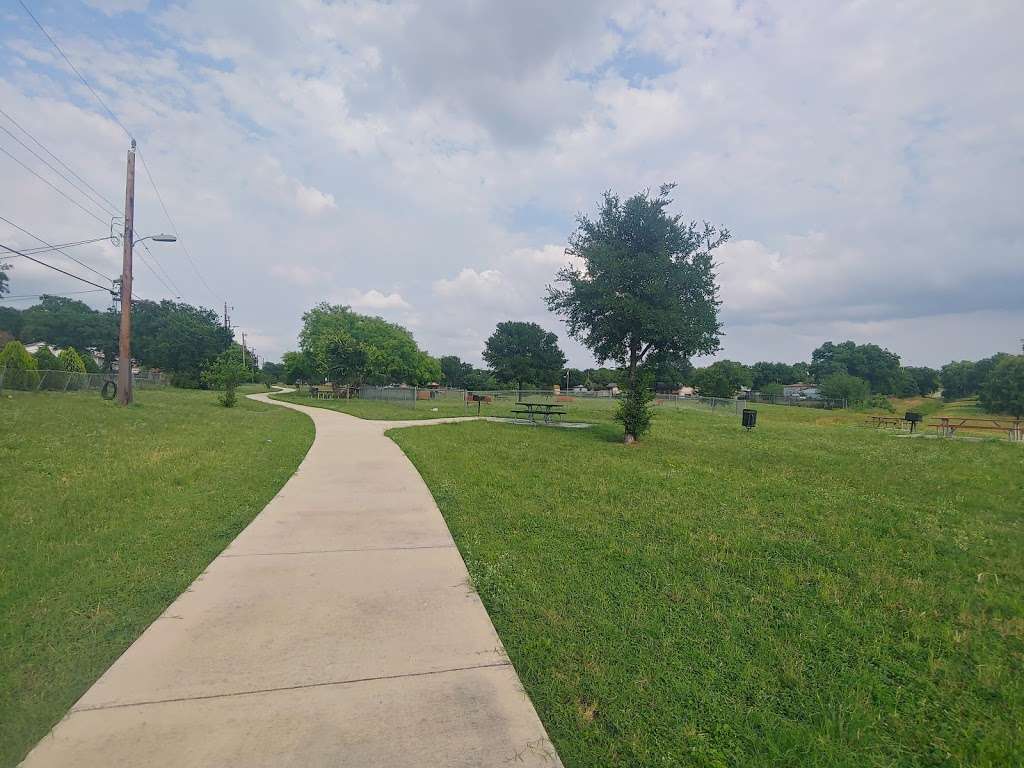 Rainbow Hills Park Picnic & Walking Trails | San Antonio, TX 78227, USA | Phone: (210) 207-7275