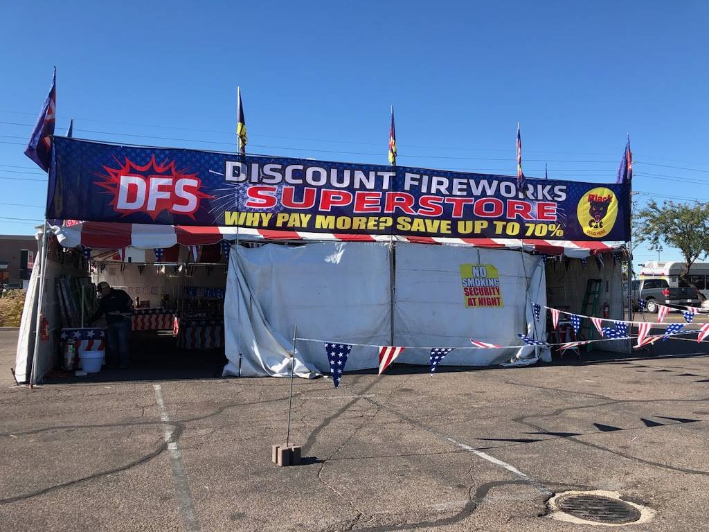 Discount Fireworks Superstore | 1050 W Chandler Blvd, Chandler, AZ 85224, USA | Phone: (559) 556-0337