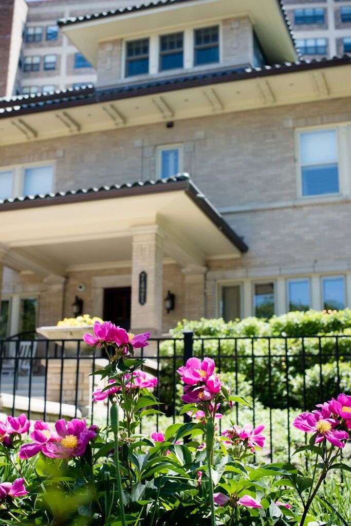 Lang House B&B Chicago | 7421 N Sheridan Rd, Chicago, IL 60626, USA | Phone: (773) 764-9851