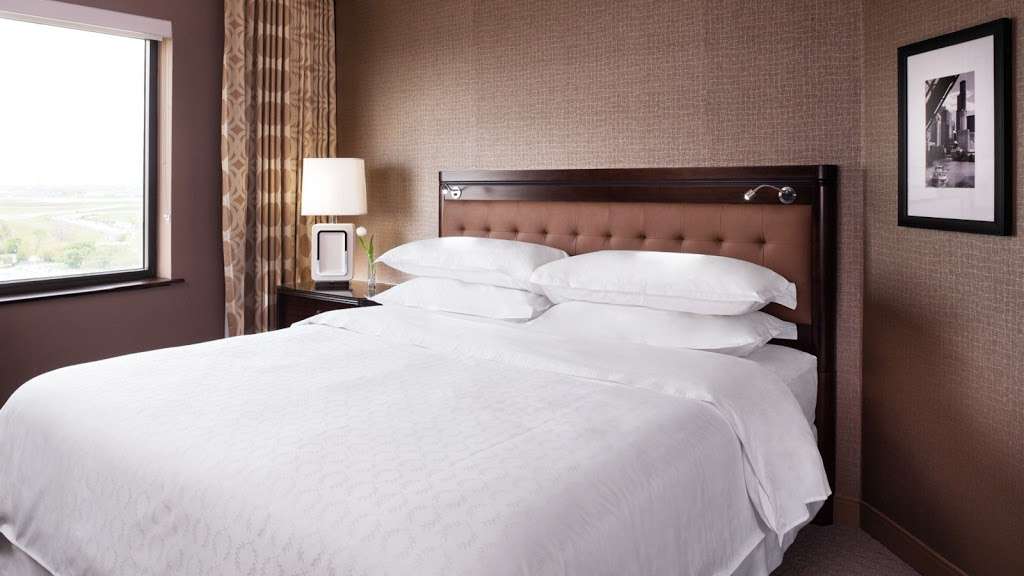 Sheraton Suites Chicago OHare | 6501 Mannheim Rd, Rosemont, IL 60018 | Phone: (847) 699-6300