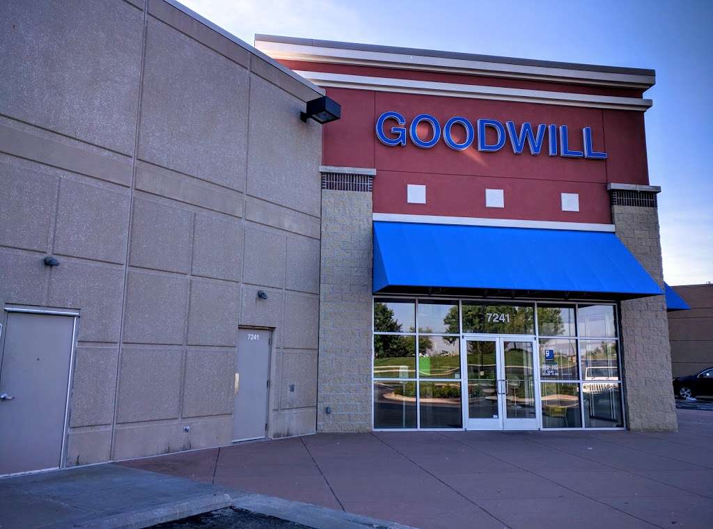 Goodwill Overland Park | 7241 W 135th St, Overland Park, KS 66223, USA | Phone: (913) 402-7226