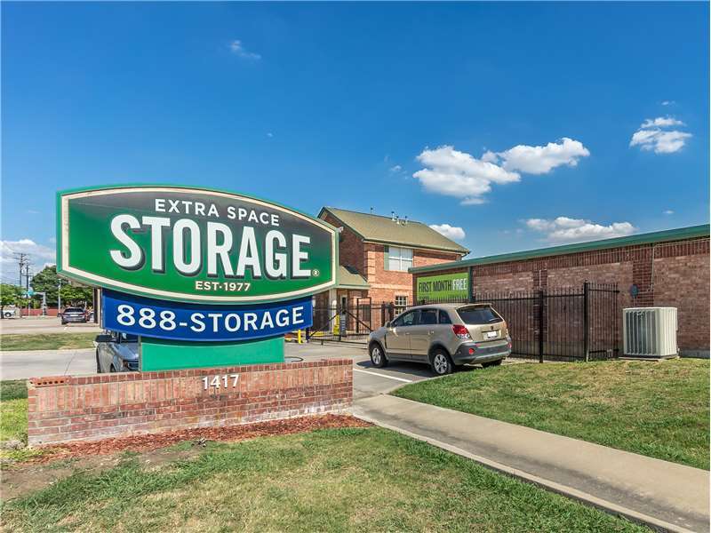 Extra Space Storage | 1417 W Frankford Rd, Carrollton, TX 75007, USA | Phone: (972) 245-3235
