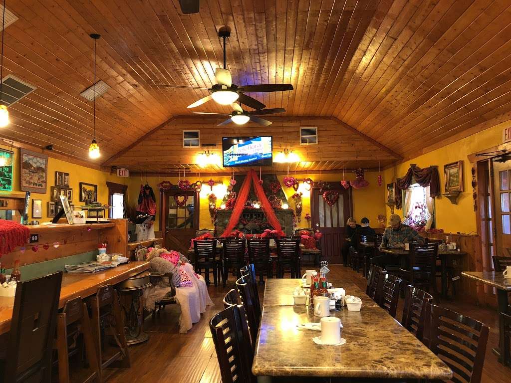 Mountain Top Cafe | 7637 CA-138, Phelan, CA 92371, USA | Phone: (760) 249-4811