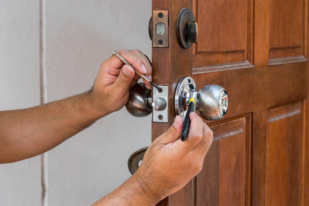 PRO-LOCK & SAFE Phoenix Mobile Locksmith Lockout & Key Service | 13026 N Cave Creek Rd Suite 101, Phoenix, AZ 85022, USA | Phone: (602) 482-9855