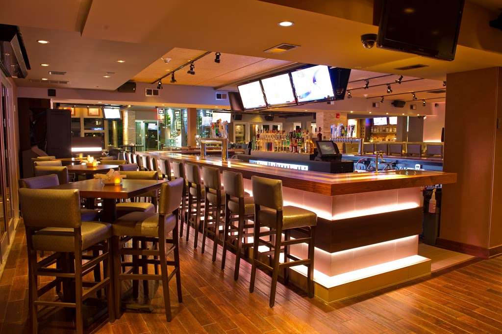 Play Book Ultra Sports Bar | 6913 N Milwaukee Ave, Niles, IL 60714, USA | Phone: (847) 588-7529