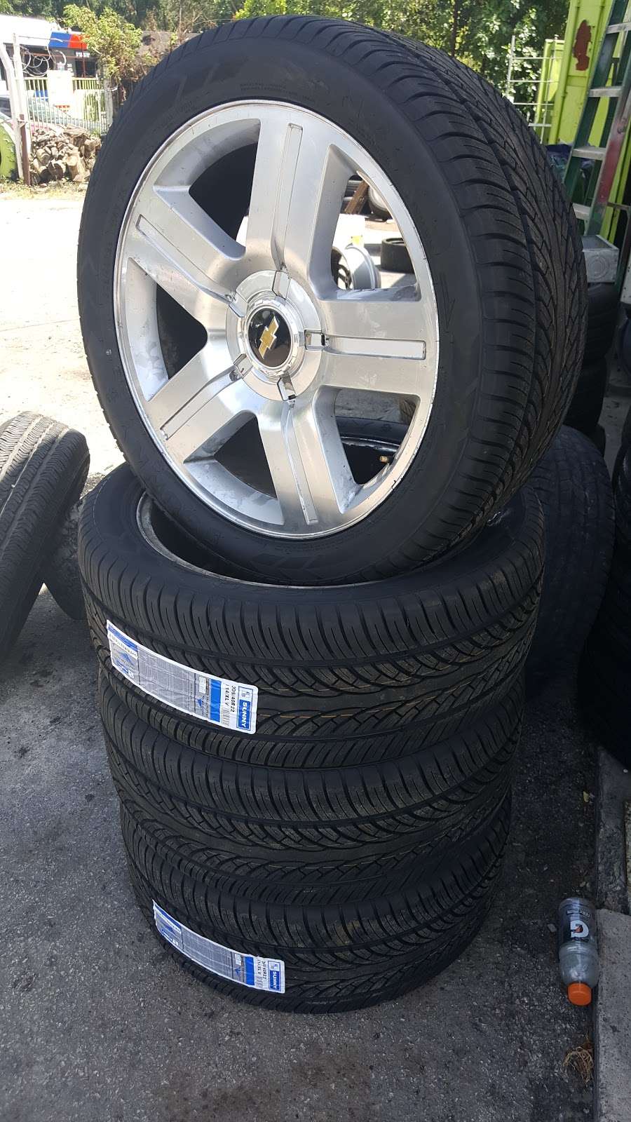 El Mante Tire Shop | 11121 Bauman Rd, Houston, TX 77076, USA | Phone: (713) 694-6942