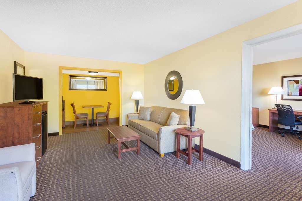 Days Inn by Wyndham Wildwood I-75 | 551 East, FL-44, Wildwood, FL 34785, USA | Phone: (352) 748-7766