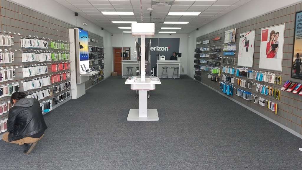 Verizon Authorized Retailer – GoWireless | 23801 US-27, Lake Wales, FL 33859, USA | Phone: (863) 678-3035