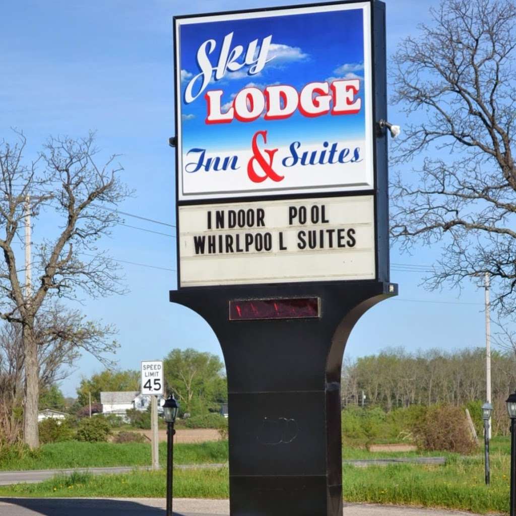 Sky Lodge Inn And Suites | 5560 State Road 50, Delavan, Delavan, WI 53115, USA | Phone: (262) 728-9399