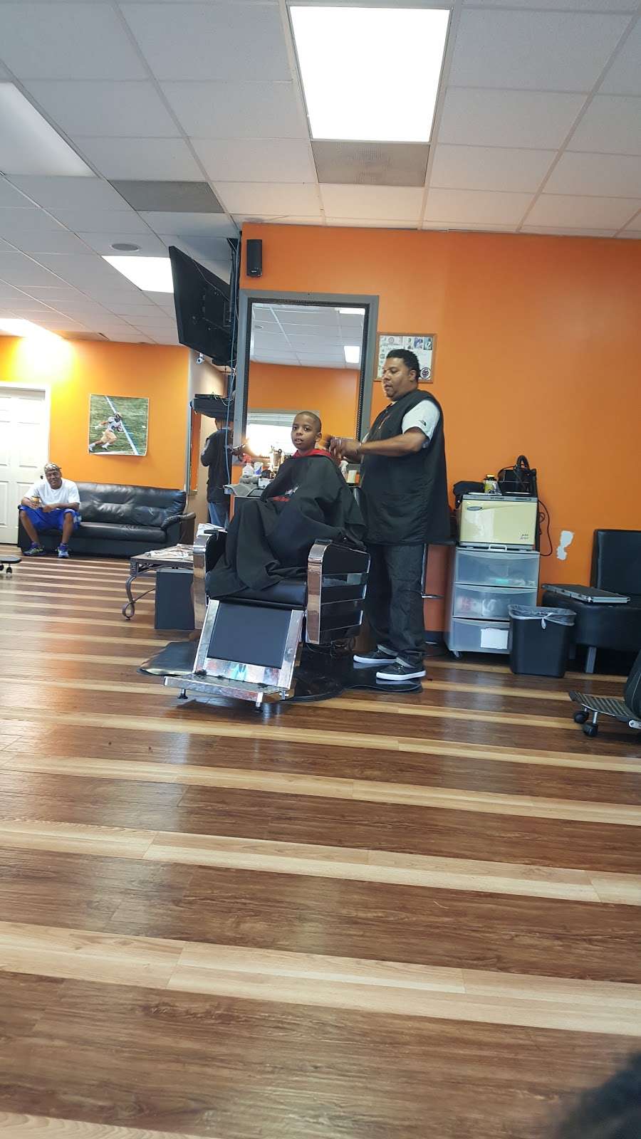 Miles Barbershop | 7611 S Osborne Rd #206, Upper Marlboro, MD 20772 | Phone: (301) 574-2887