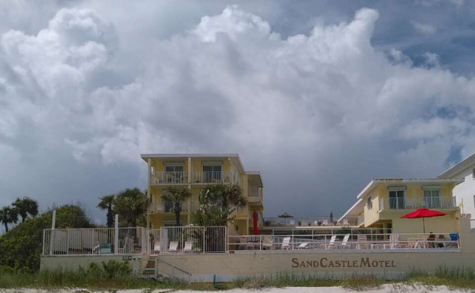 Sand Castle Motel | 3619 S Atlantic Ave, Daytona Beach, FL 32118, USA | Phone: (386) 767-3182