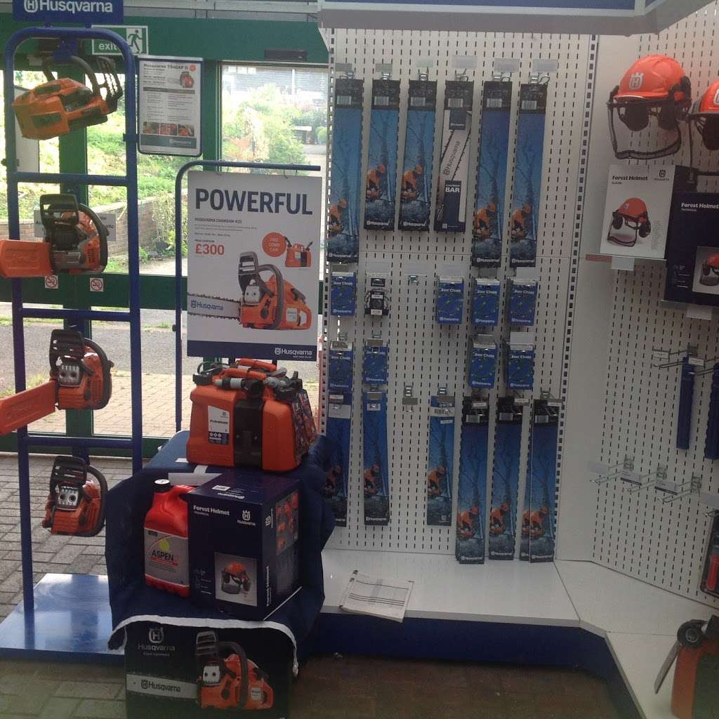 Sevenoaks Mowers Ltd & Robotic Mower Centre | Sevenoaks Garden Centre Unit B, 2 Main Road,Sundridge, Sundridge, Sevenoaks TN14 6ED, UK | Phone: 01732 740271