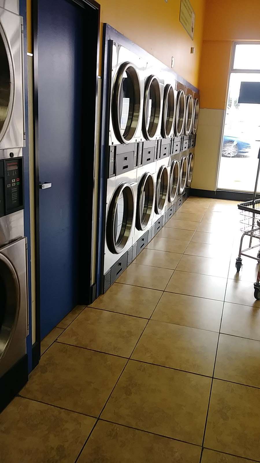 Denker Coin Laundry | 2218, 1601 W Florence Ave, Los Angeles, CA 90047, USA | Phone: (323) 920-4231