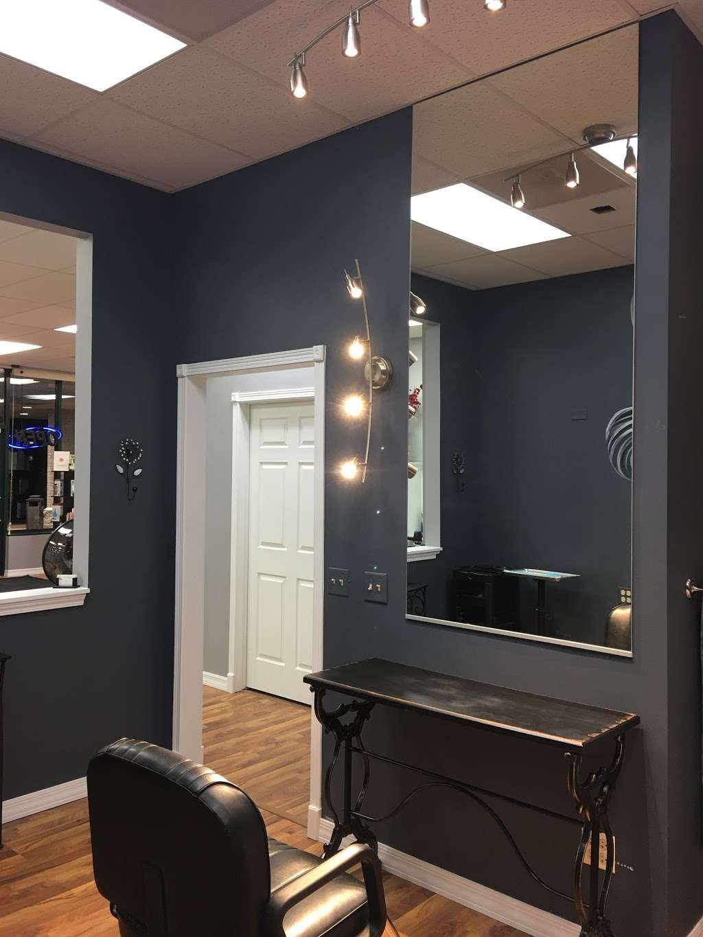 Valeries Salon & Vals Too | 329 Front St, McHenry, IL 60050 | Phone: (815) 900-7720
