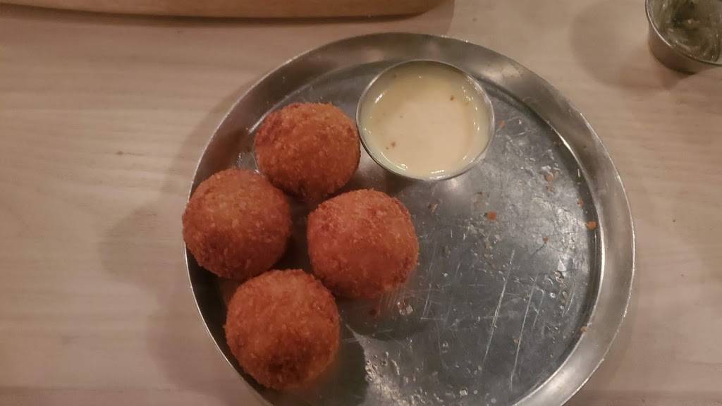 Three Bs Burger & Wine Bar | 911 Harrison Ave, New Orleans, LA 70124, USA | Phone: (504) 249-8025