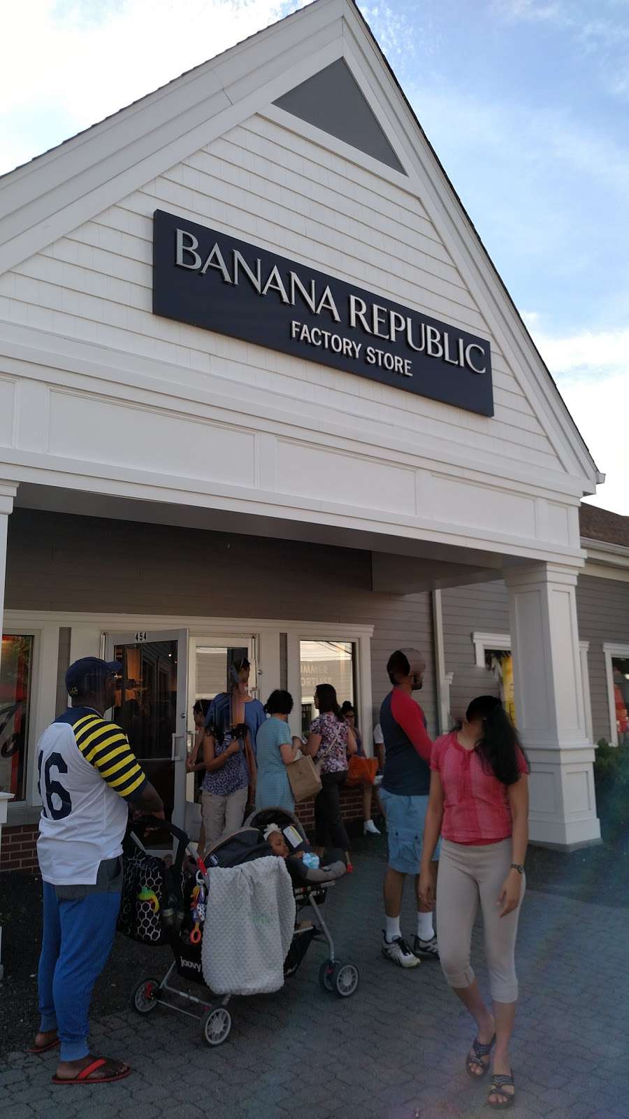 Banana Republic | 454 Evergreen Ct, Central Valley, NY 10917, USA | Phone: (845) 928-1819