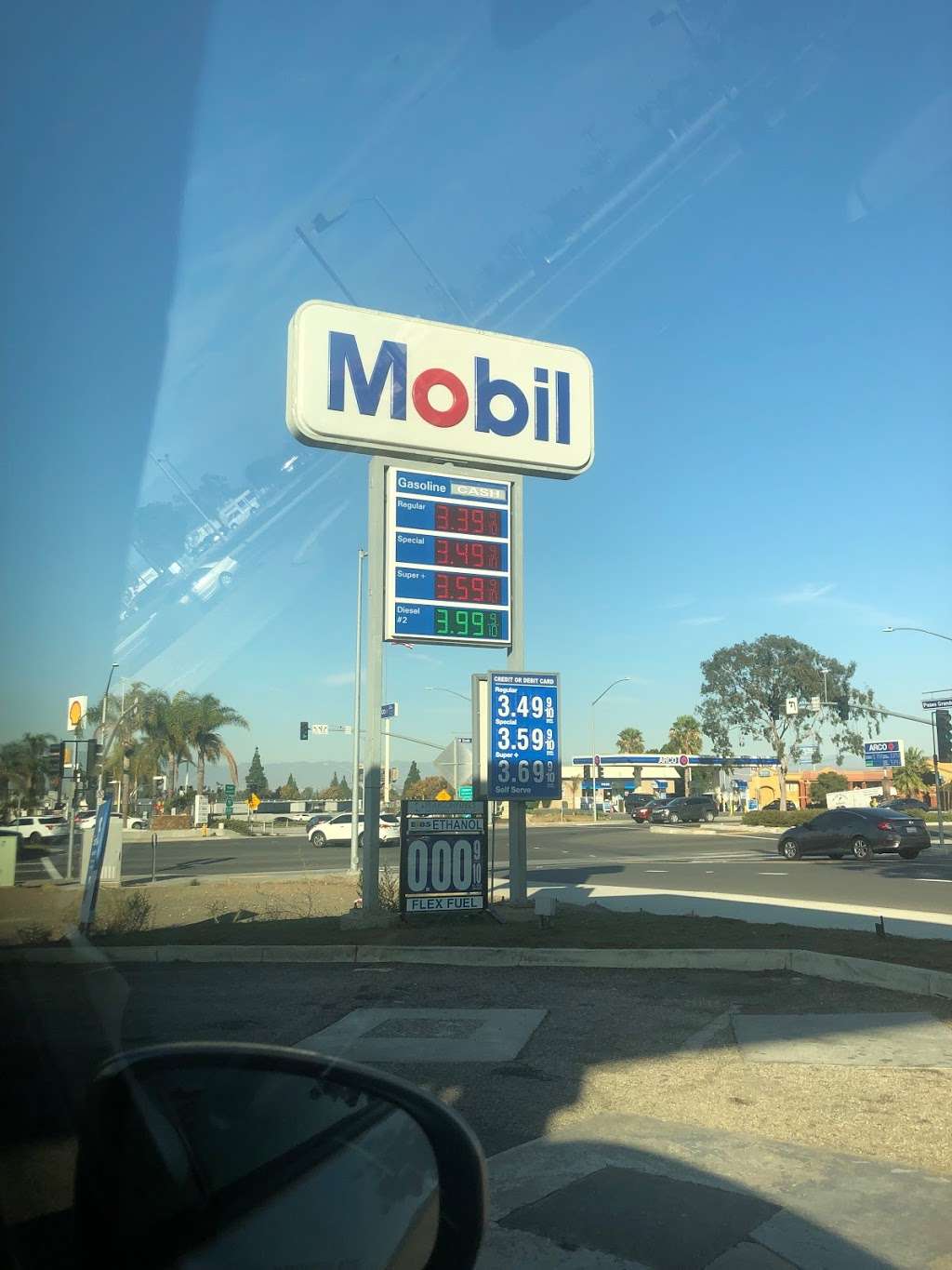 Mobil | 616 Paseo Grande, Corona, CA 92882, USA | Phone: (951) 737-1201