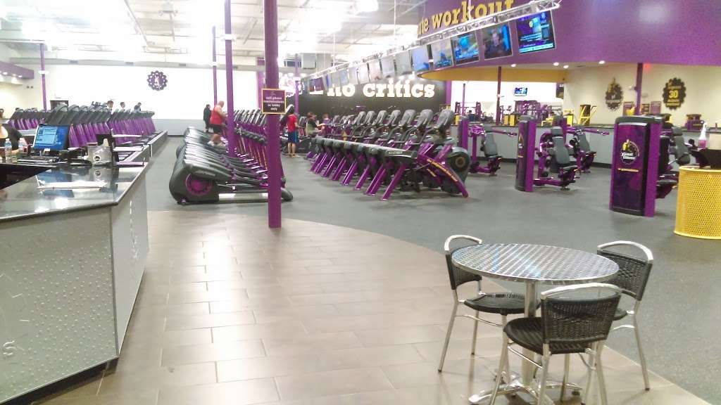 Planet Fitness | 912 W 12th St, Dallas, TX 75208, USA | Phone: (214) 946-4000