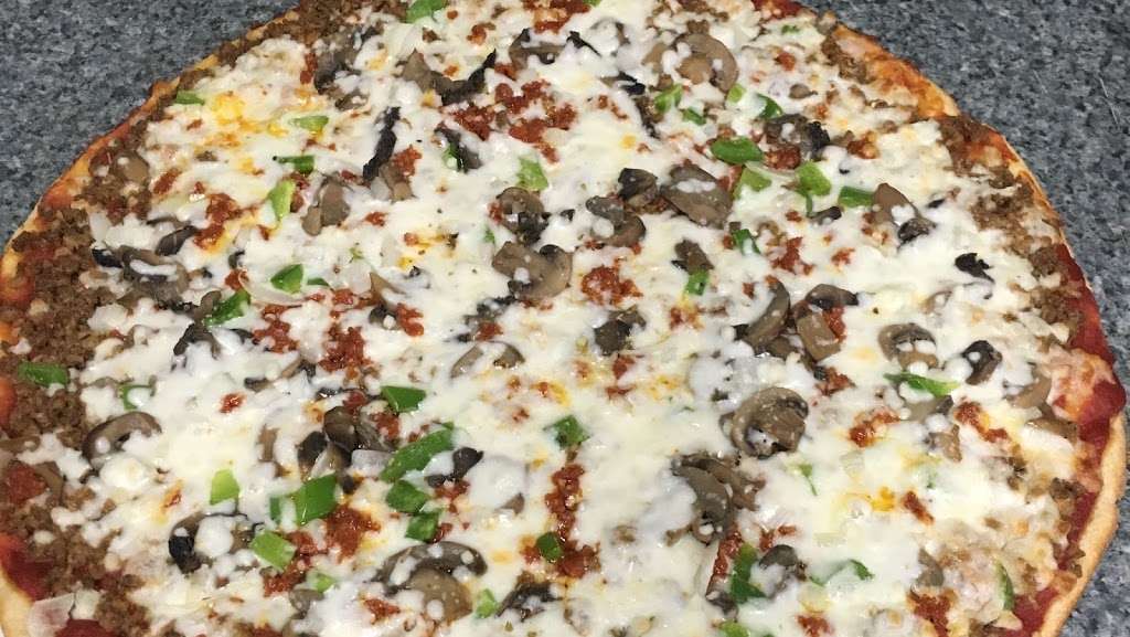 Roachdale pizza king Jay&katies | 204 N Meridian St, Roachdale, IN 46172, USA | Phone: (765) 522-2118