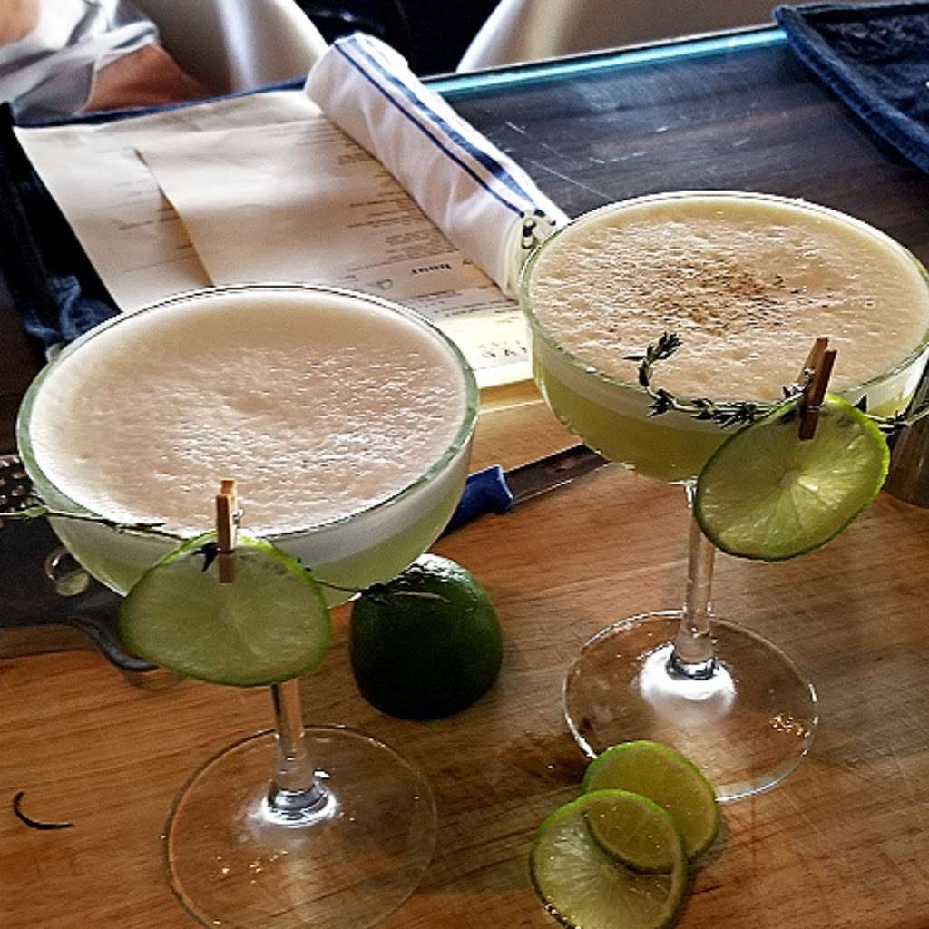 Even Keel Fish & Oyster, 4100 N Federal Hwy, Fort Lauderdale, FL 33308