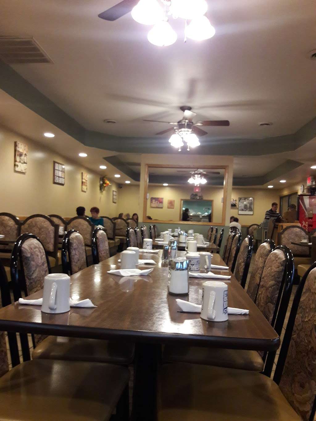 Wilmington House Restaurant | 210 Bridge St, Wilmington, IL 60481 | Phone: (815) 476-2426