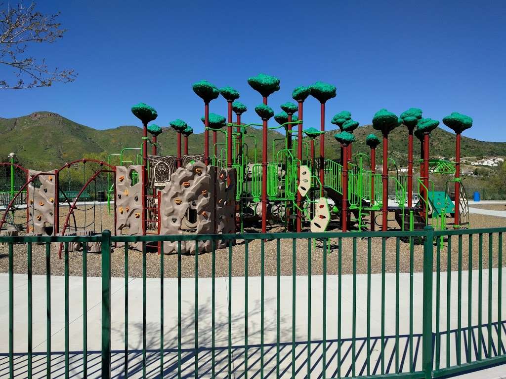 Del Prado Playfields | 402 Calle Del Prado, Newbury Park, CA 91320, USA | Phone: (805) 495-6471