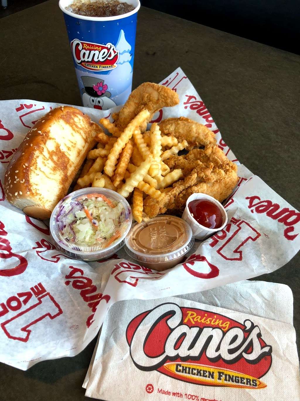 Raising Canes Chicken Fingers | 6645 S Parker Rd, Centennial, CO 80016, USA | Phone: (303) 693-1289