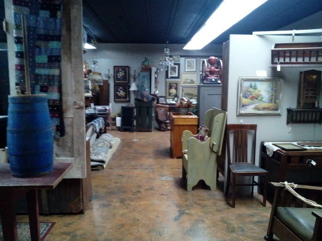 Clementines Antiques | 108 E Madison St, Kirklin, IN 46050, USA | Phone: (765) 427-1222