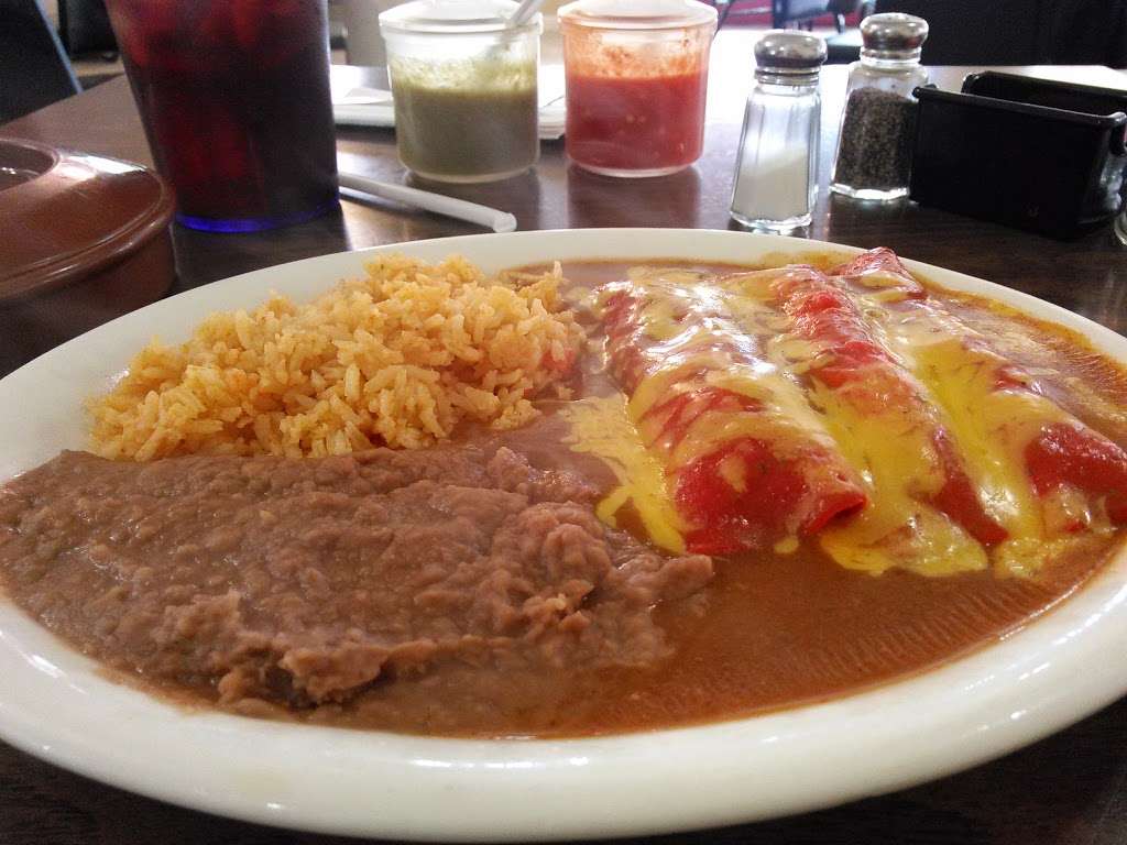 La Placita Mexican Cafe | 5403 W Commerce St, San Antonio, TX 78237, USA | Phone: (210) 433-6622