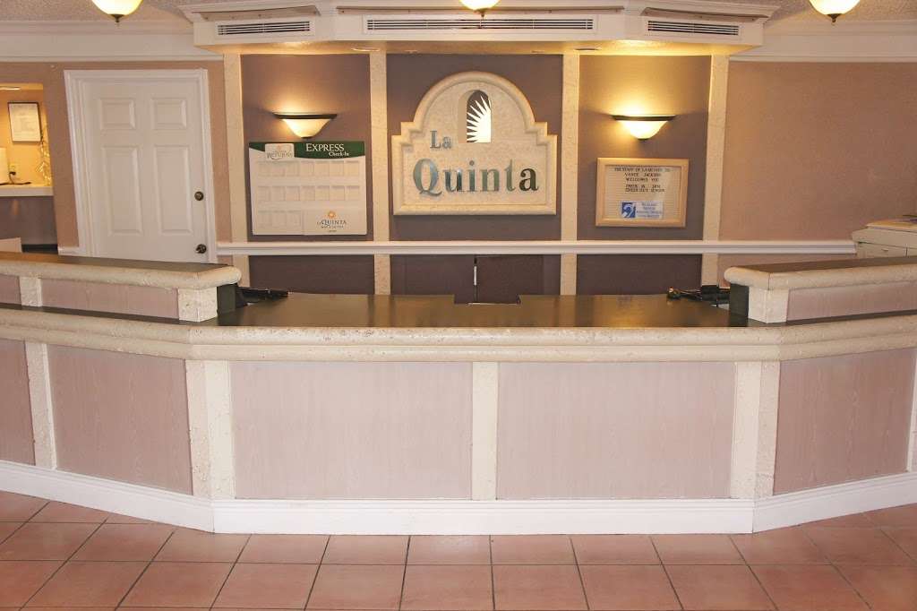 La Quinta Inn by Wyndham San Antonio Vance Jackson | 5922 I-10, San Antonio, TX 78201, USA | Phone: (210) 734-7931