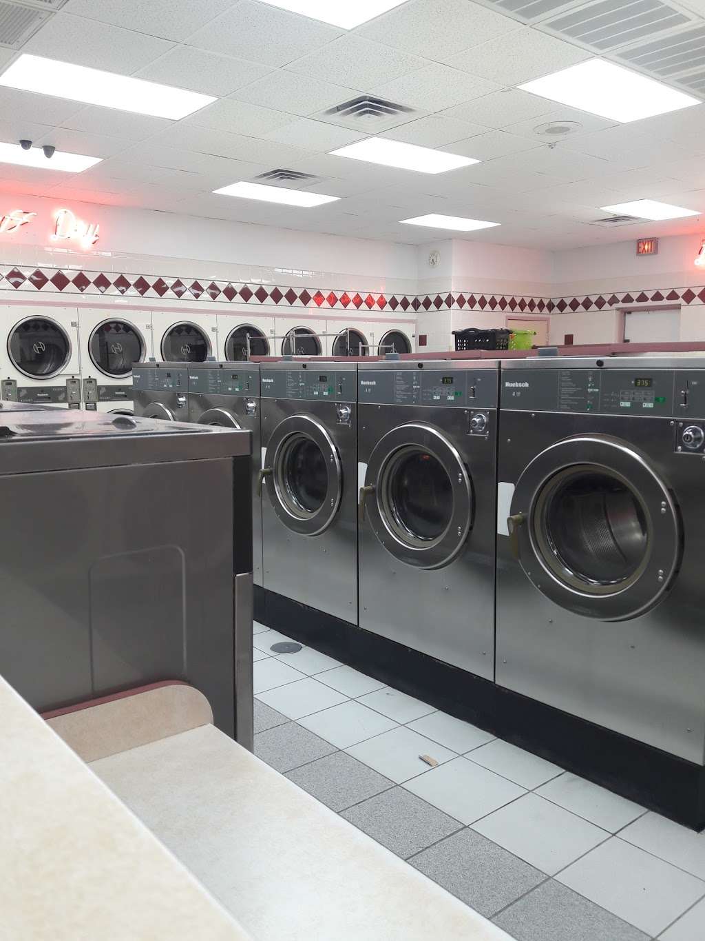 Bel-Long Coin Laundry | 5403 W Belmont Ave, Chicago, IL 60641, USA | Phone: (773) 736-6225