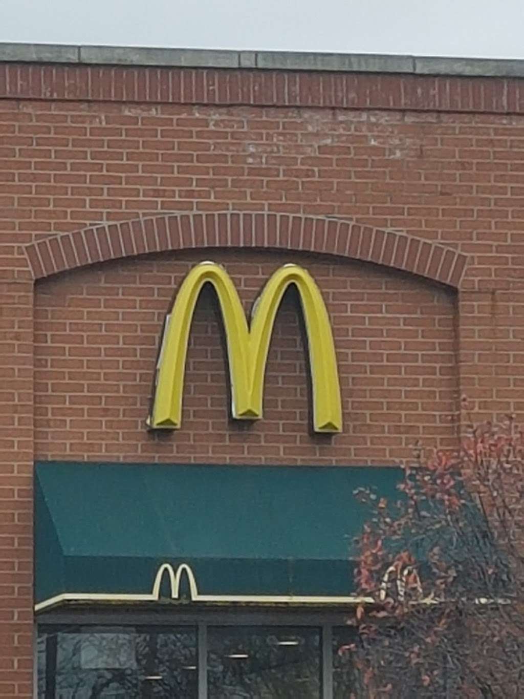 McDonalds | 600 E 115th St, Chicago, IL 60628, USA | Phone: (773) 995-8586