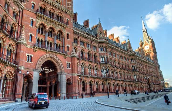 Taxi St Pancras Station | St Pancras Station London St Pancras, Kings Cross, London WC1X 9LP, UK | Phone: 020 3637 8421