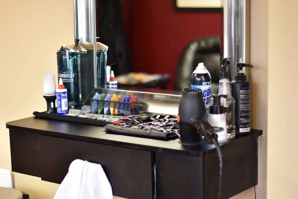 LJs Barbershop & Lounge | 9 Main St, Chester, NJ 07930, USA | Phone: (908) 888-2082