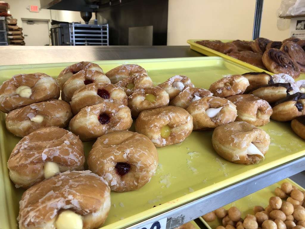 Family Donuts | 13801 Hiram Clarke Rd ste a, Houston, TX 77045, USA | Phone: (713) 433-4144