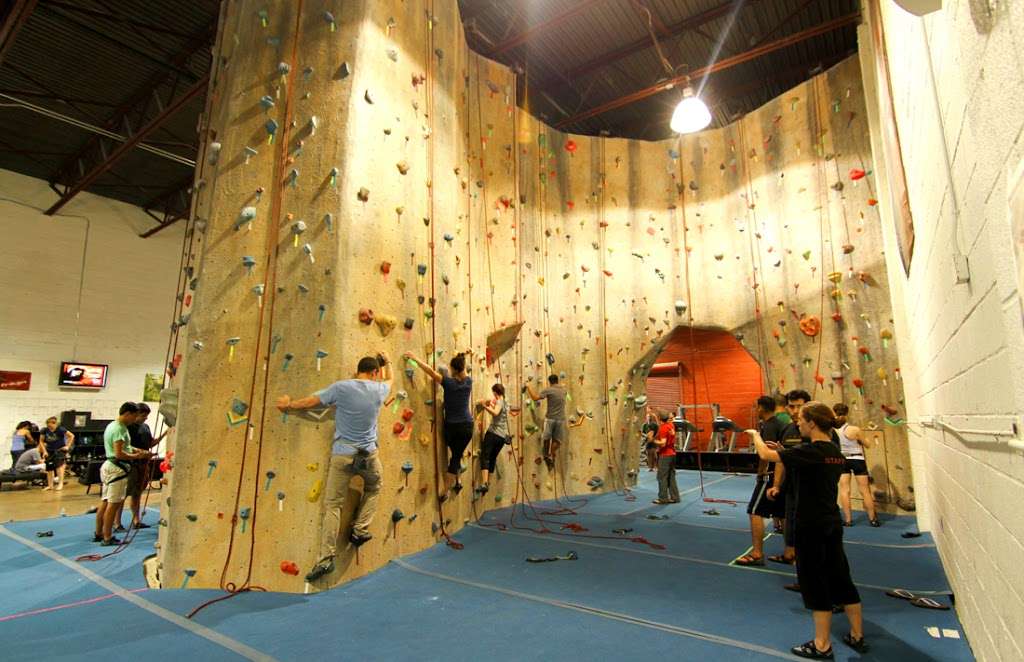 Sportrock Climbing Centers | 5308 Eisenhower Ave, Alexandria, VA 22304, USA | Phone: (703) 212-7625