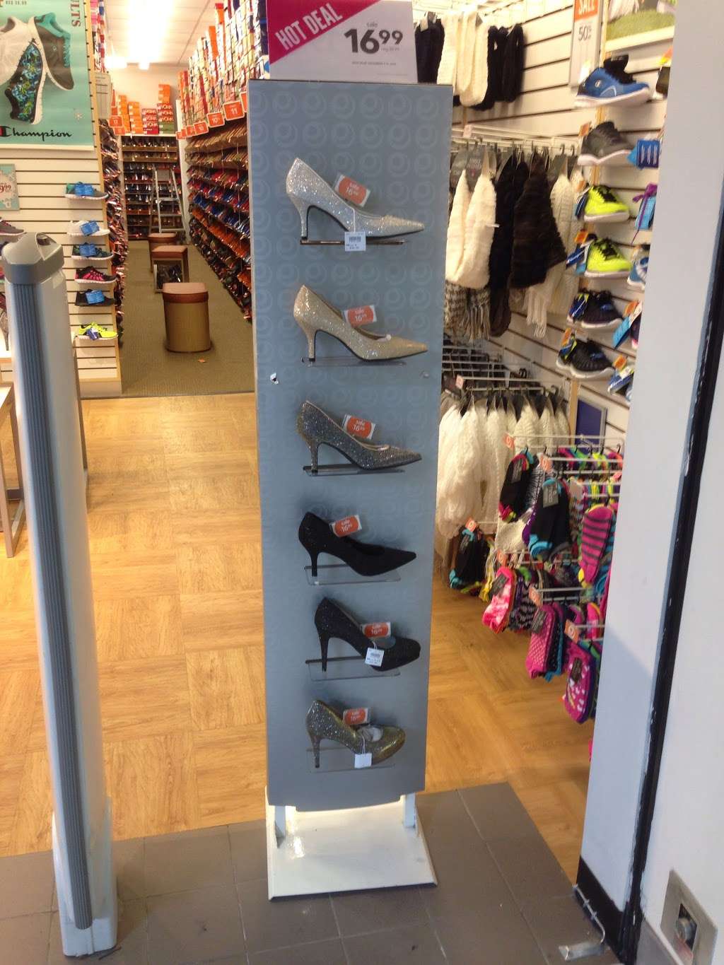 Payless ShoeSource | NJ-440 #63, Jersey City, NJ 07305 | Phone: (201) 915-0003