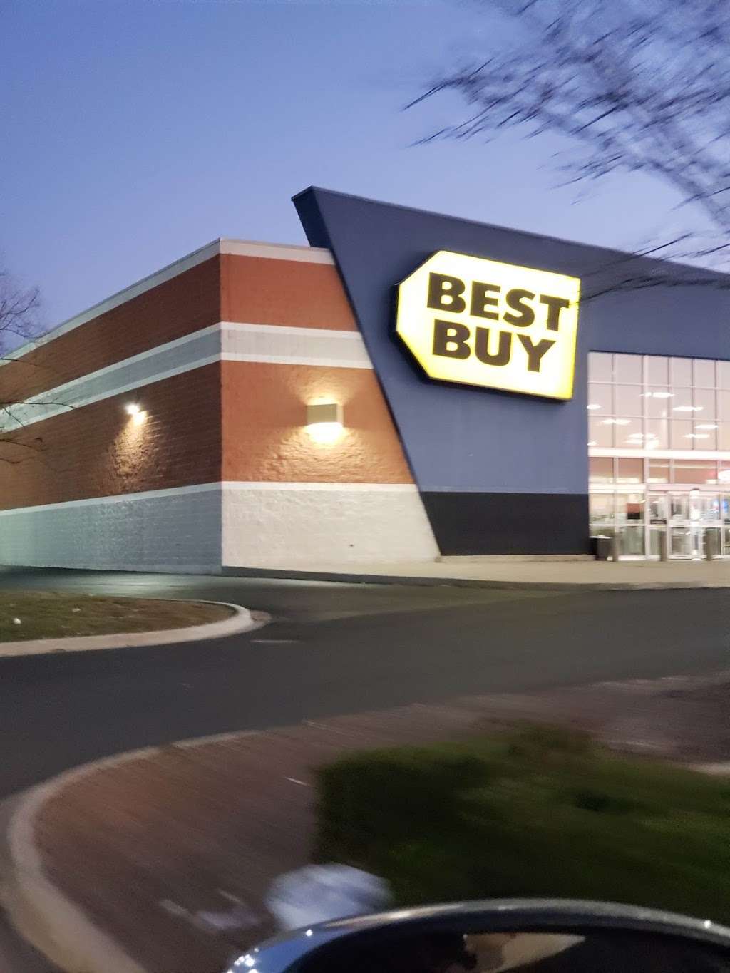 Best Buy | 2074 Sycamore Rd, DeKalb, IL 60115 | Phone: (815) 758-0490