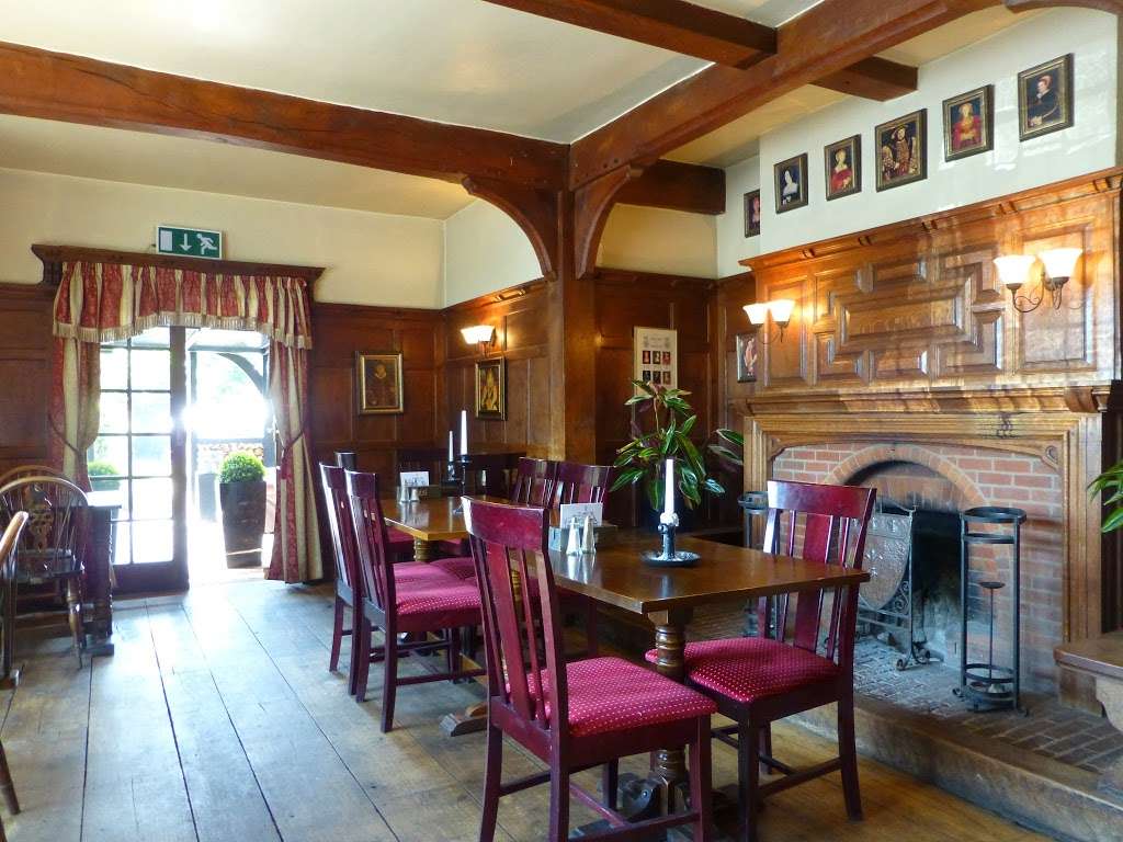 King Henry VIII | Hever Rd, Hever, Edenbridge TN8 7NH, UK | Phone: 01732 862457