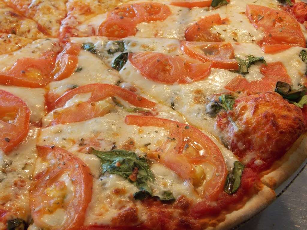 Waynes Pizza | 100 Elizabeth Ln, Genoa City, WI 53128, USA | Phone: (262) 279-1100