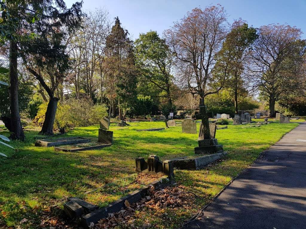 Mill Hill Cemetery | 89 Milespit Hill, London NW7 2RR, UK | Phone: 020 8567 0913