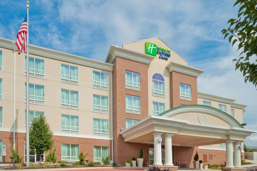 Holiday Inn Express & Suites Bethlehem | 2201 Cherry Ln, Bethlehem, PA 18015, USA | Phone: (610) 838-6110