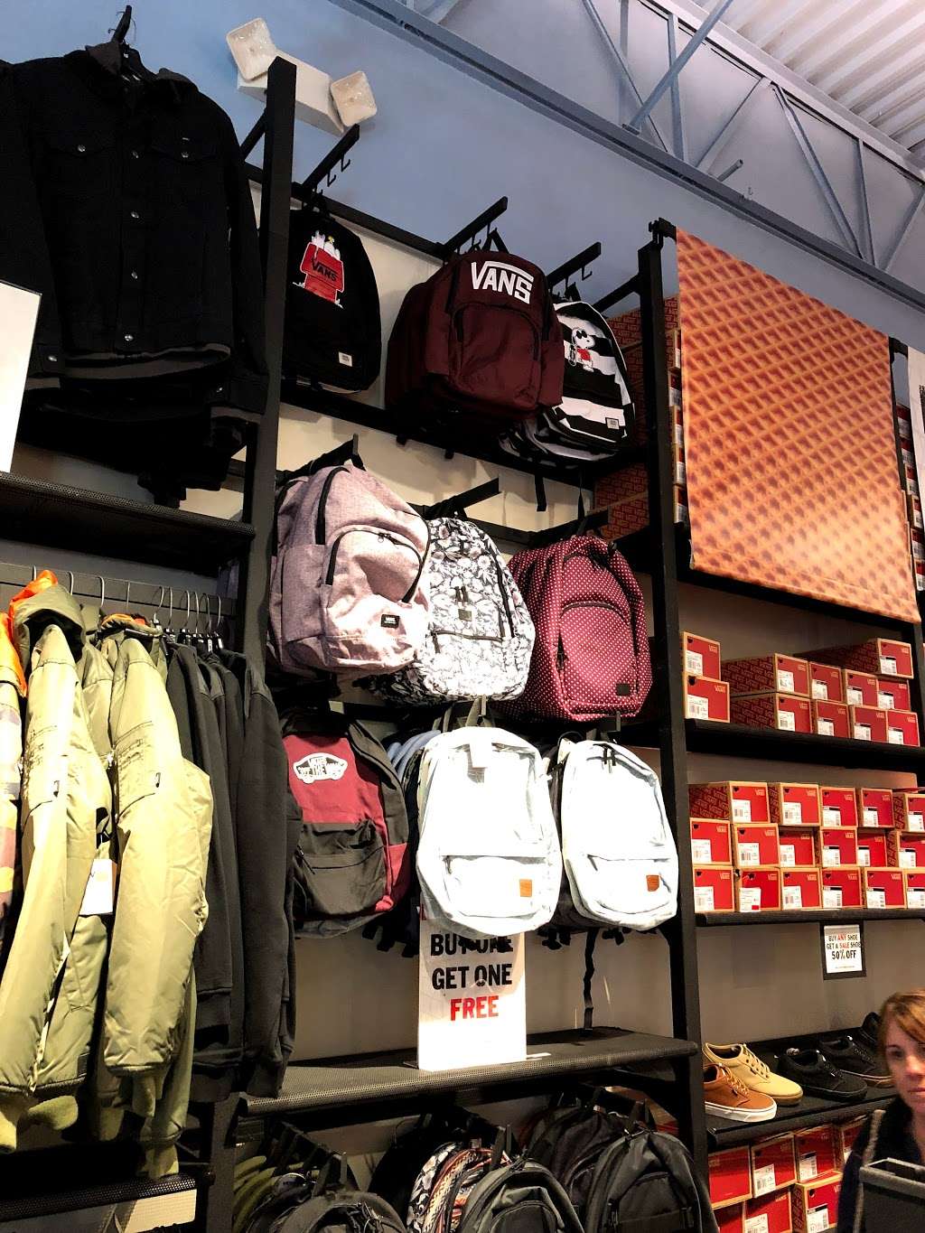 Vans | 1 Premium Outlet Blvd #815, Tinton Falls, NJ 07753, USA | Phone: (732) 493-1516