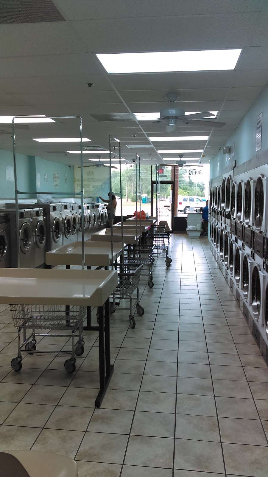 Laundromart Of East Orlando | 11624 E Colonial Dr, Orlando, FL 32817, USA | Phone: (407) 900-8846